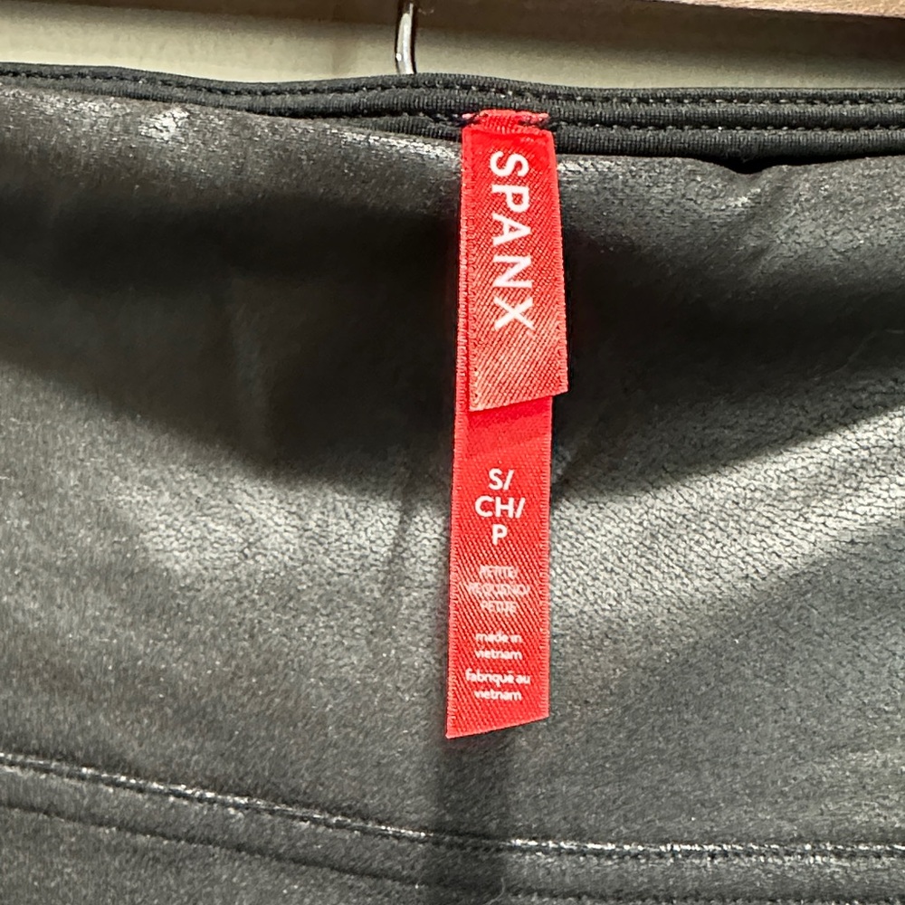 SPANX Shiny Black Leggings - Picture 2 of 12